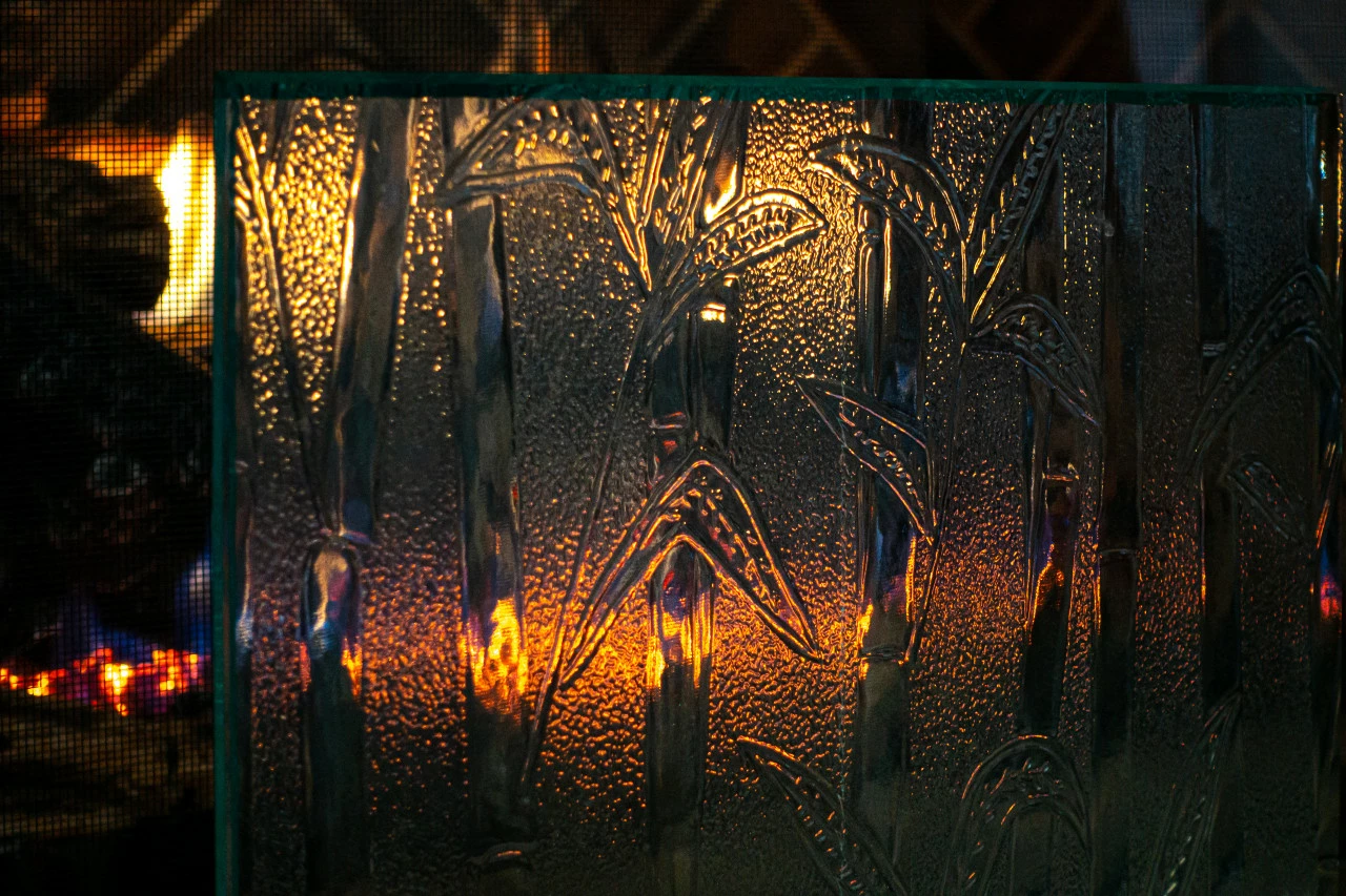 Clear Bamboo Freestanding Glass Fireplace Screen | AMS 4 Clear Bamboo Freestanding Glass Fireplace Screen | AMS - Image 2